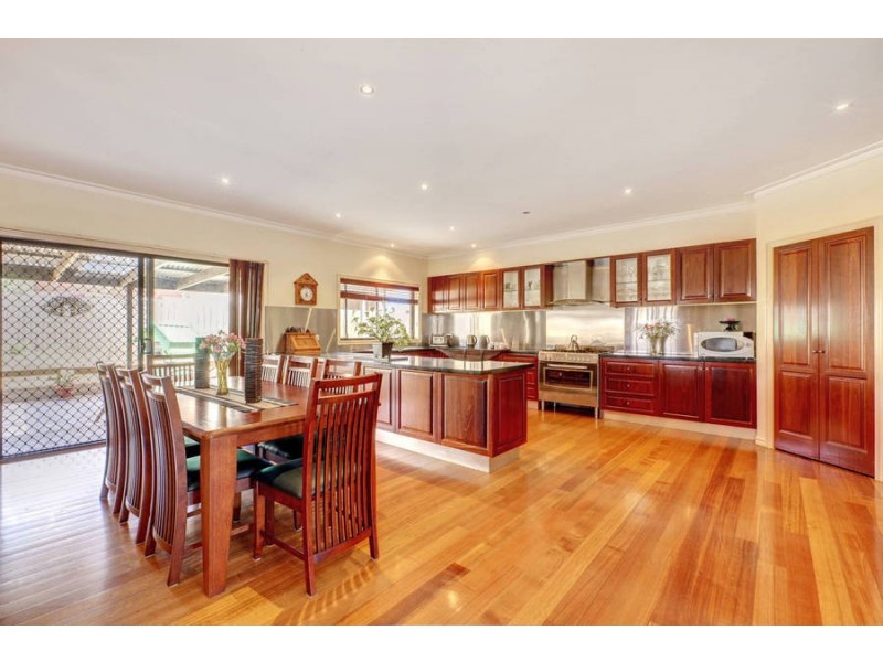 6 She Oak Court, Melton West VIC 3337