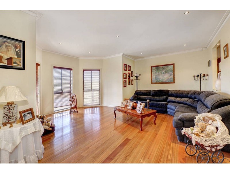 6 She Oak Court, Melton West VIC 3337