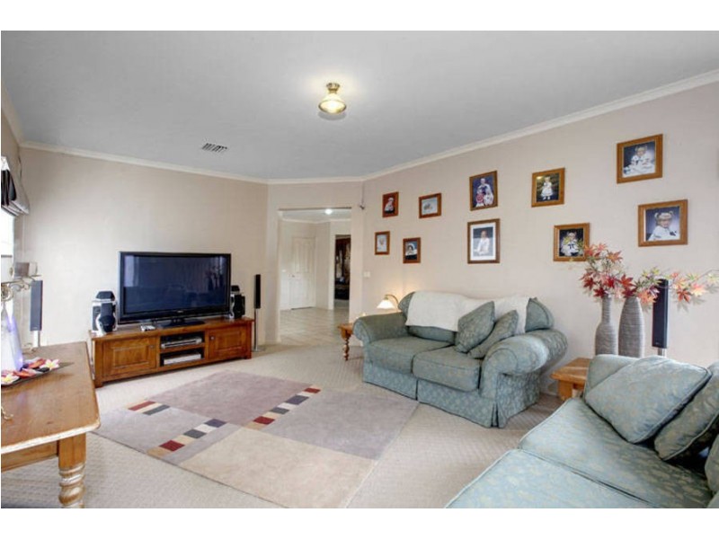 40 Lagarna Drive, Kurunjang VIC 3337