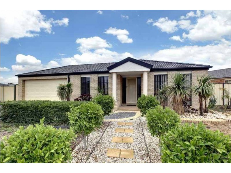 16 Sunderland Way, Melton West VIC 3337