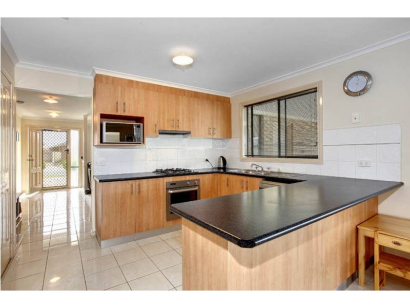 16 Sunderland Way, Melton West VIC 3337