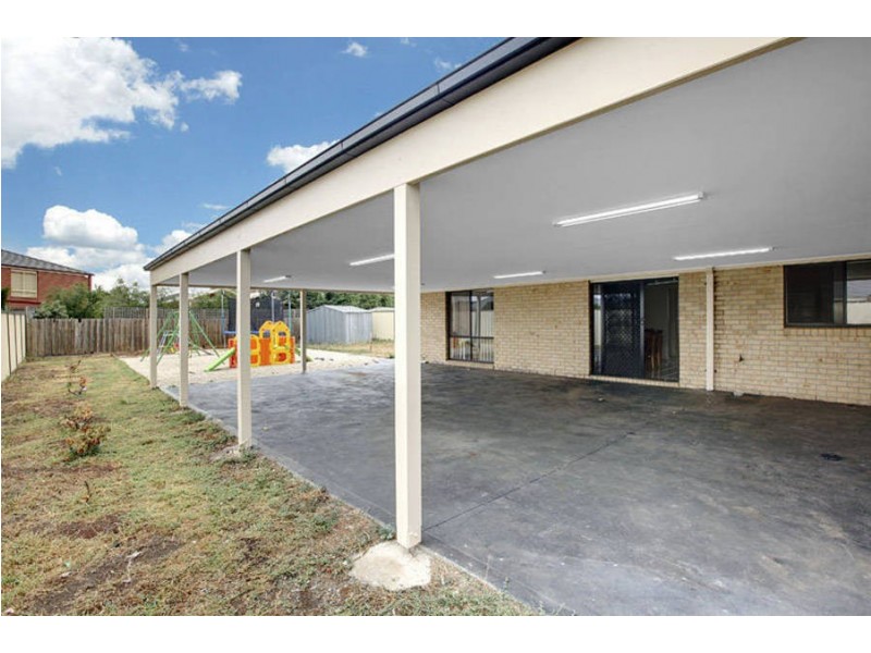 16 Sunderland Way, Melton West VIC 3337