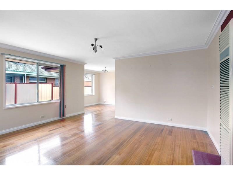 33 Falcon Drive, Melton VIC 3337