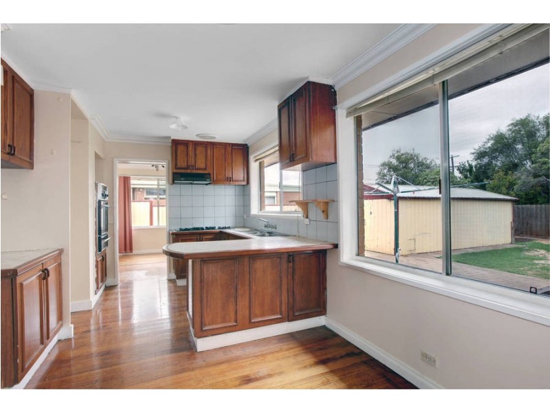 33 Falcon Drive, Melton VIC 3337