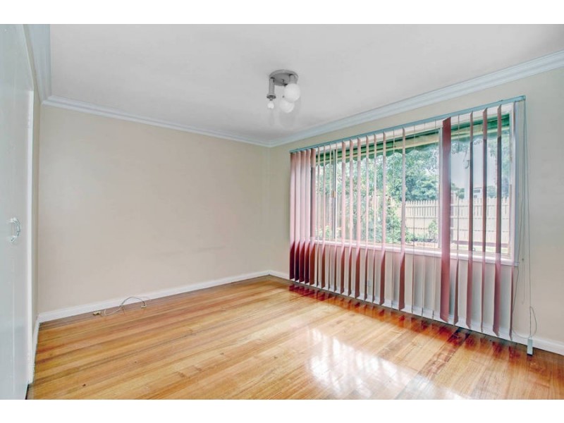 33 Falcon Drive, Melton VIC 3337