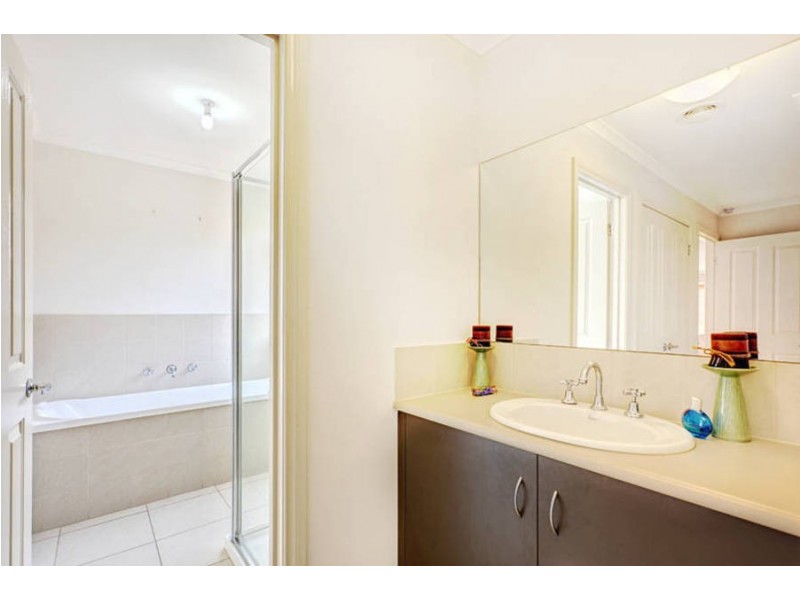 10 Kingston Rule Street, Kurunjang VIC 3337