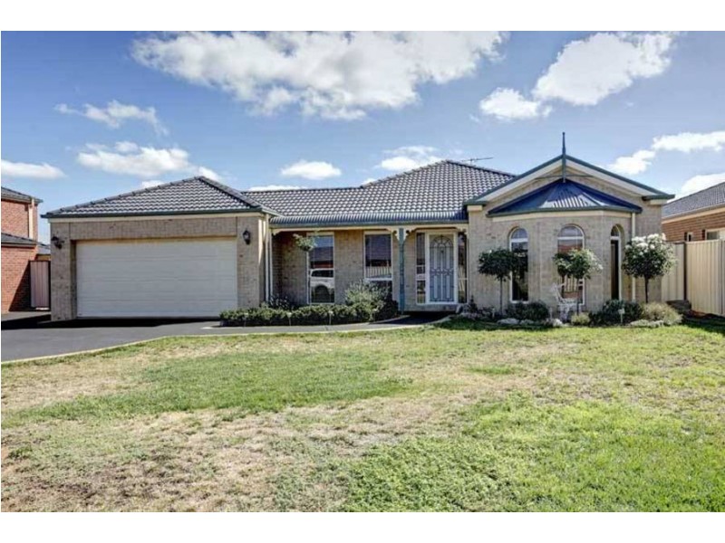 16 Stableford Chase, Melton West VIC 3337