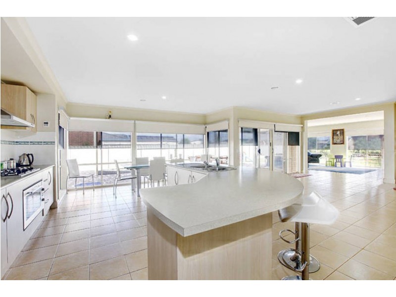 16 Stableford Chase, Melton West VIC 3337