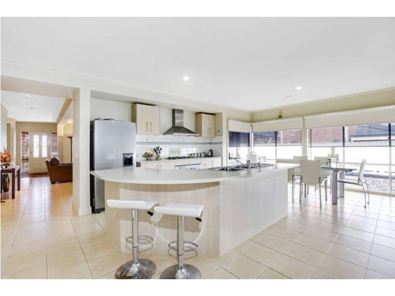 16 Stableford Chase, Melton West VIC 3337