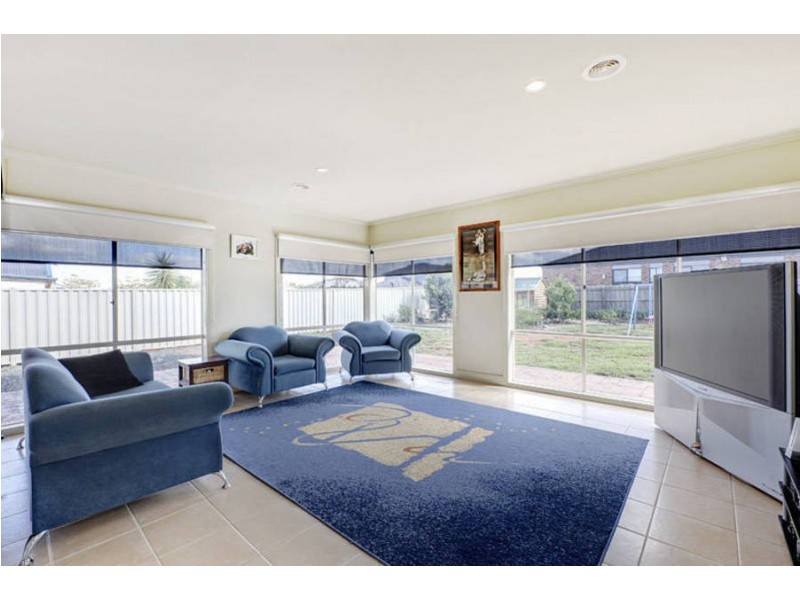 16 Stableford Chase, Melton West VIC 3337