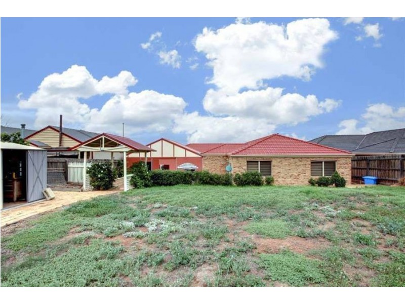 22 Valley View Grove, Melton West VIC 3337