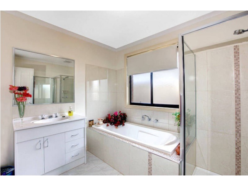 12 Nodosa Grove, Melton West VIC 3337