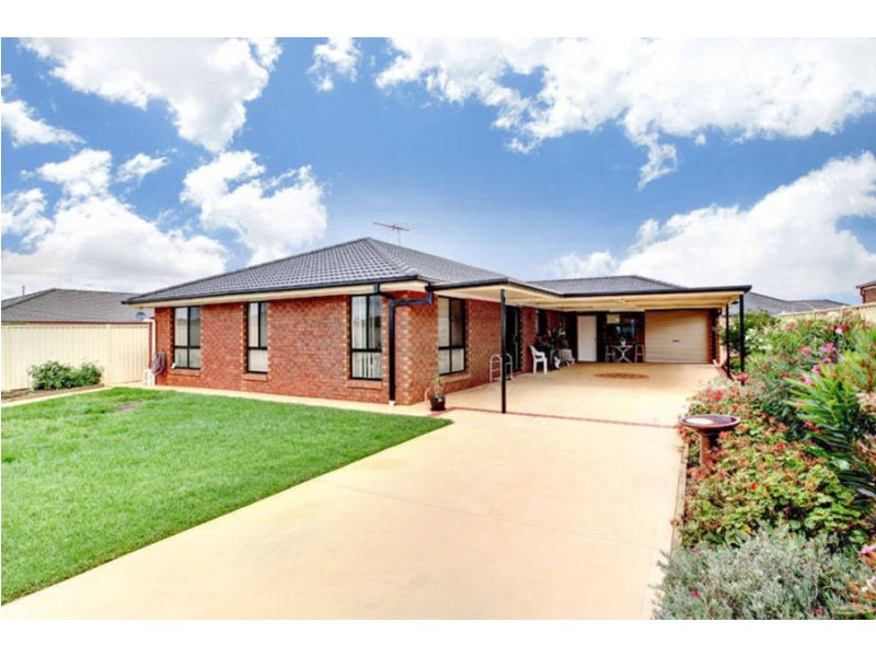 12 Nodosa Grove, Melton West VIC 3337