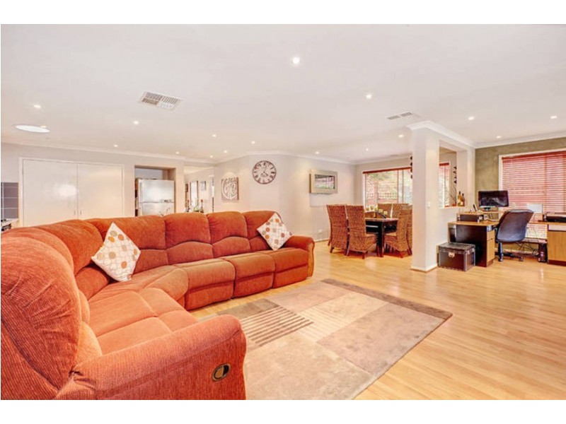 104 Westlake Drive, Melton VIC 3337