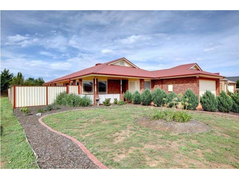 24 Gleneagles Drive, Melton West VIC 3337