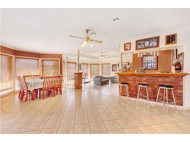 24 Gleneagles Drive, Melton West VIC 3337