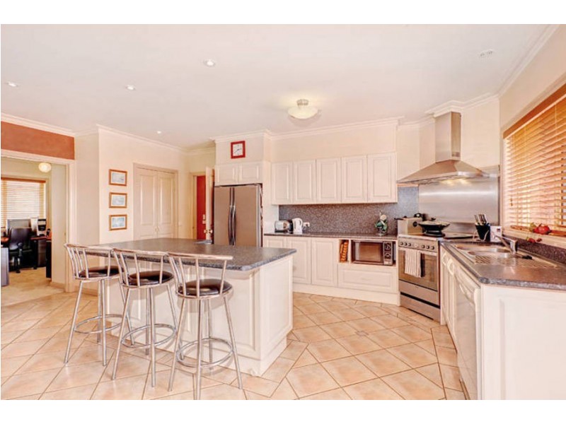 24 Gleneagles Drive, Melton West VIC 3337