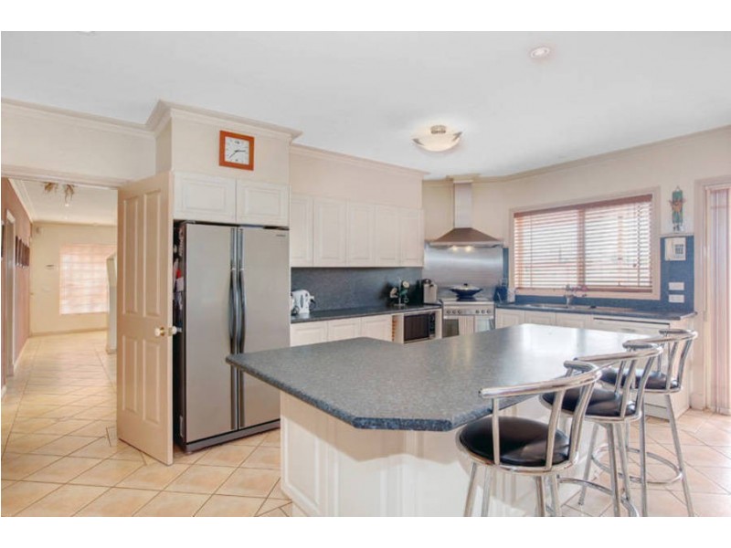 24 Gleneagles Drive, Melton West VIC 3337