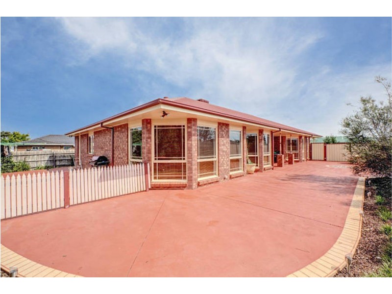 24 Gleneagles Drive, Melton West VIC 3337