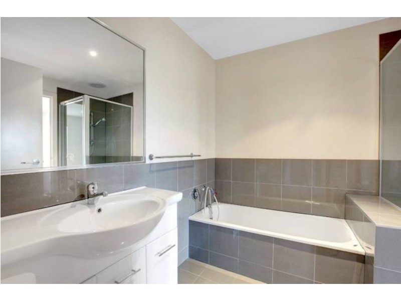 21/62 Andrew Street, Melton South VIC 3338