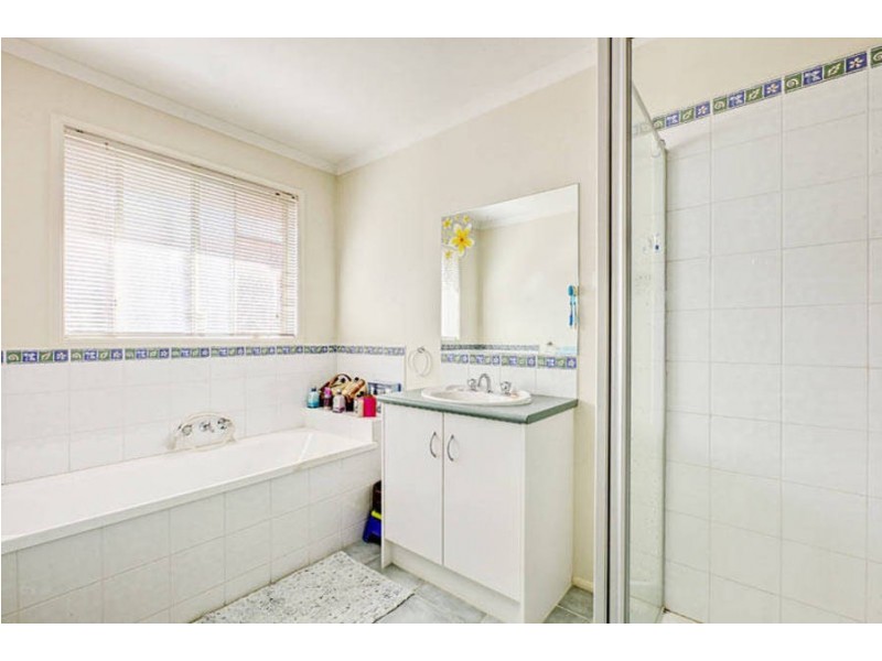 29 Ridgeway, Melton West VIC 3337