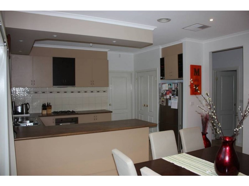 1/3 Bronton Close, Kurunjang VIC 3337