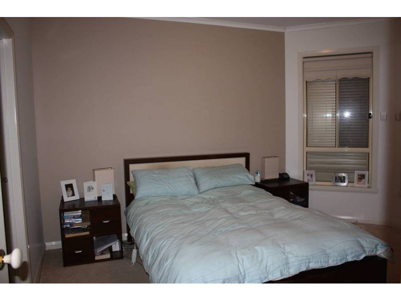 1/3 Bronton Close, Kurunjang VIC 3337