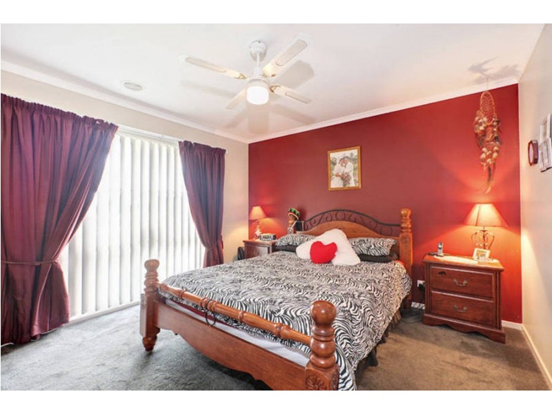 24 Scarlet Oak Avenue, Melton West VIC 3337