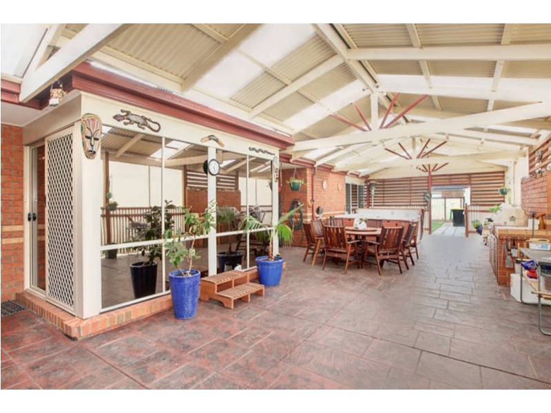 24 Scarlet Oak Avenue, Melton West VIC 3337