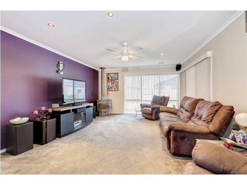 24 Scarlet Oak Avenue, Melton West VIC 3337