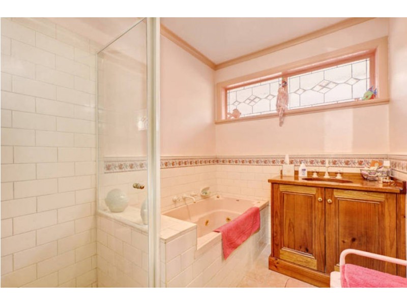 24 Kinloch Road, Melton VIC 3337