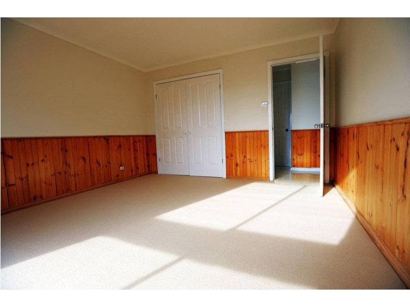 48 Coburns Rd, Melton VIC 3337