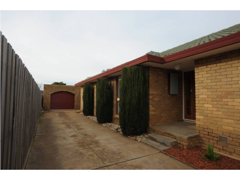 48 Coburns Rd, Melton VIC 3337
