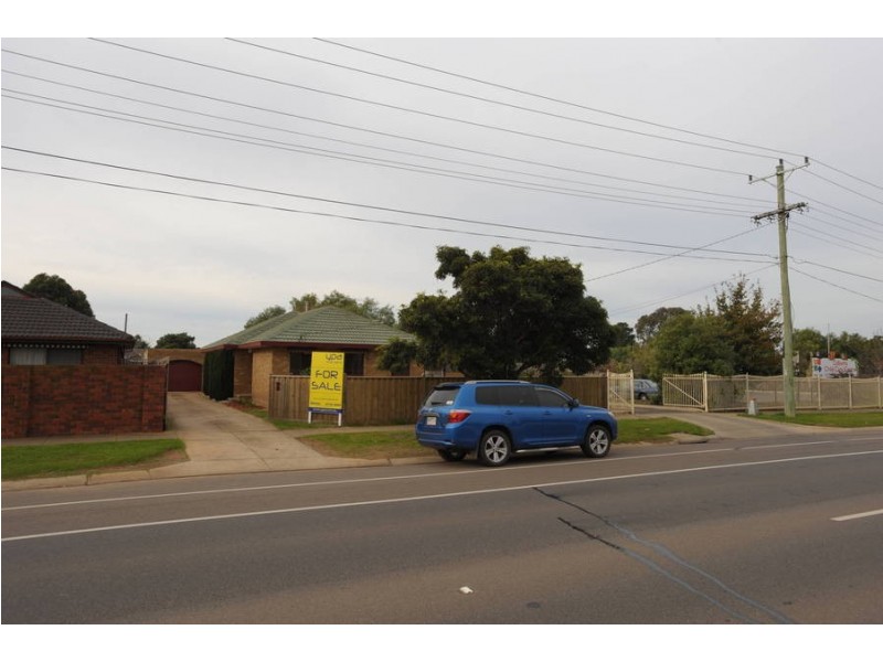 48 Coburns Rd, Melton VIC 3337