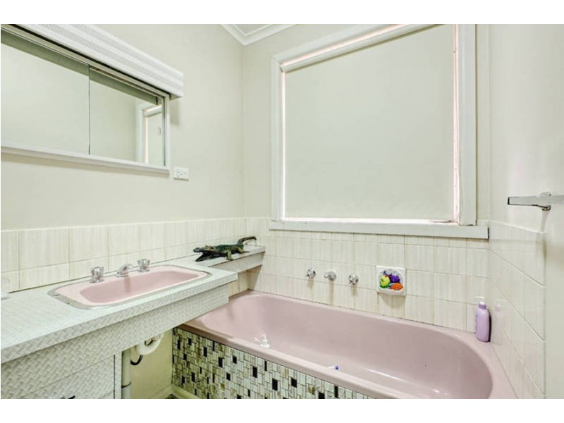 118 Barries Rd, Melton VIC 3337