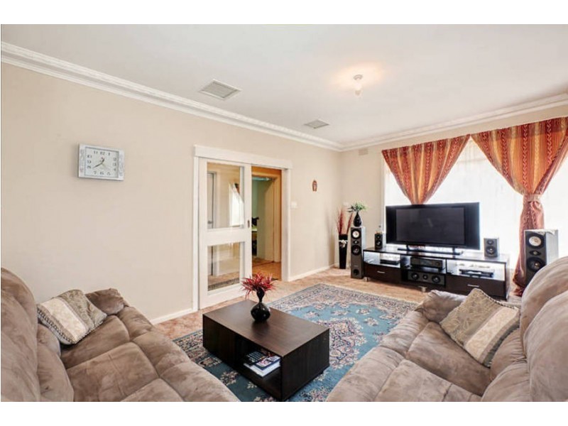 118 Barries Rd, Melton VIC 3337