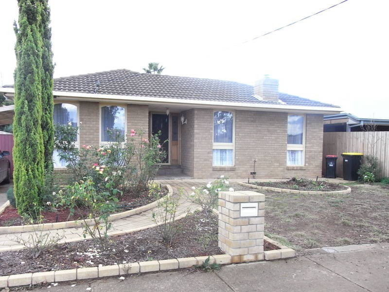 6 Risson  Street, Melton South VIC 3338