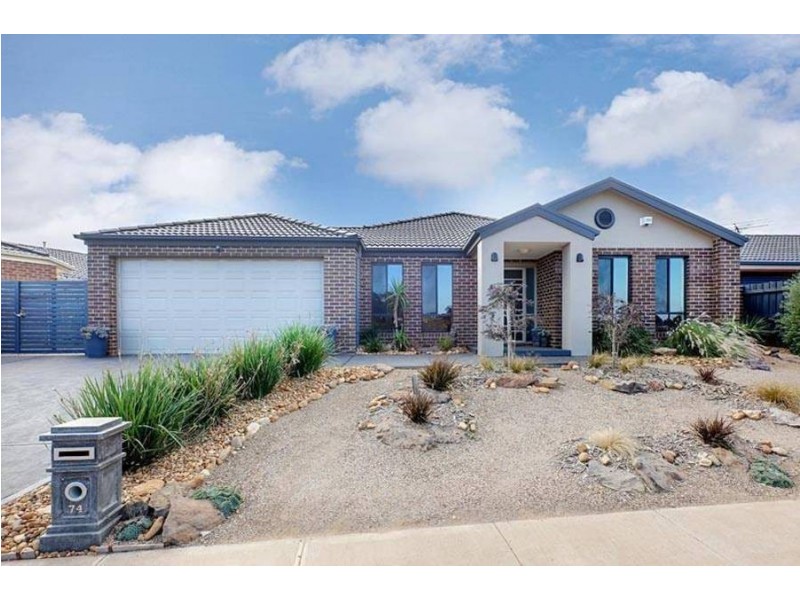74 Black Knight Way, Kurunjang VIC 3337