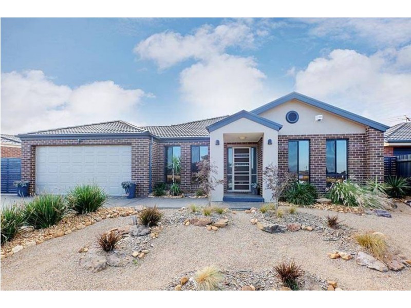 74 Black Knight Way, Kurunjang VIC 3337