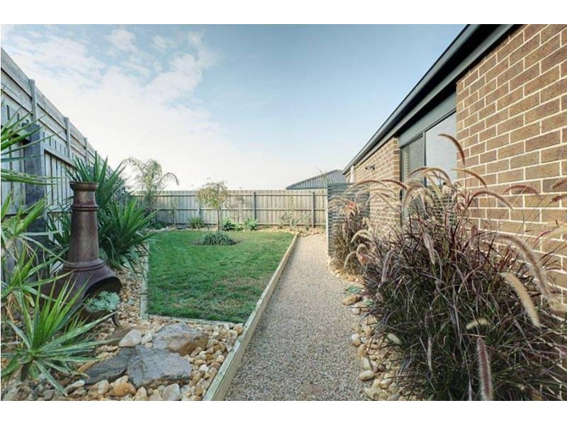 74 Black Knight Way, Kurunjang VIC 3337