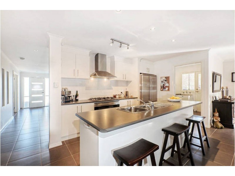 74 Black Knight Way, Kurunjang VIC 3337