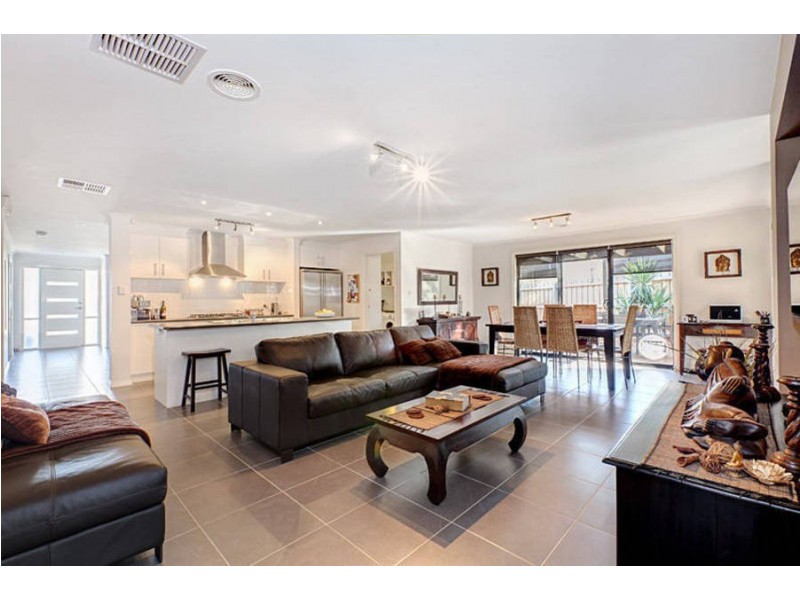 74 Black Knight Way, Kurunjang VIC 3337