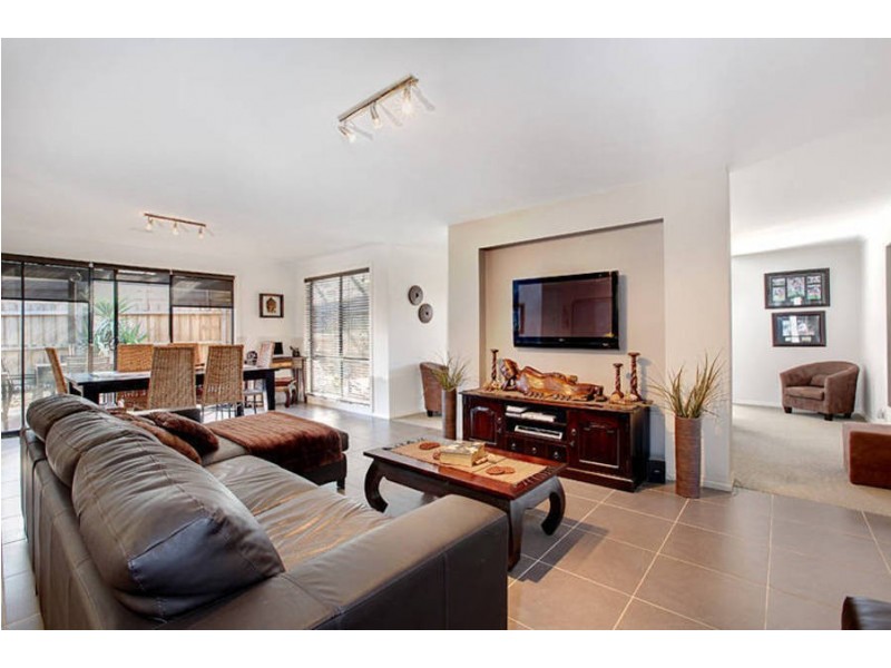 74 Black Knight Way, Kurunjang VIC 3337