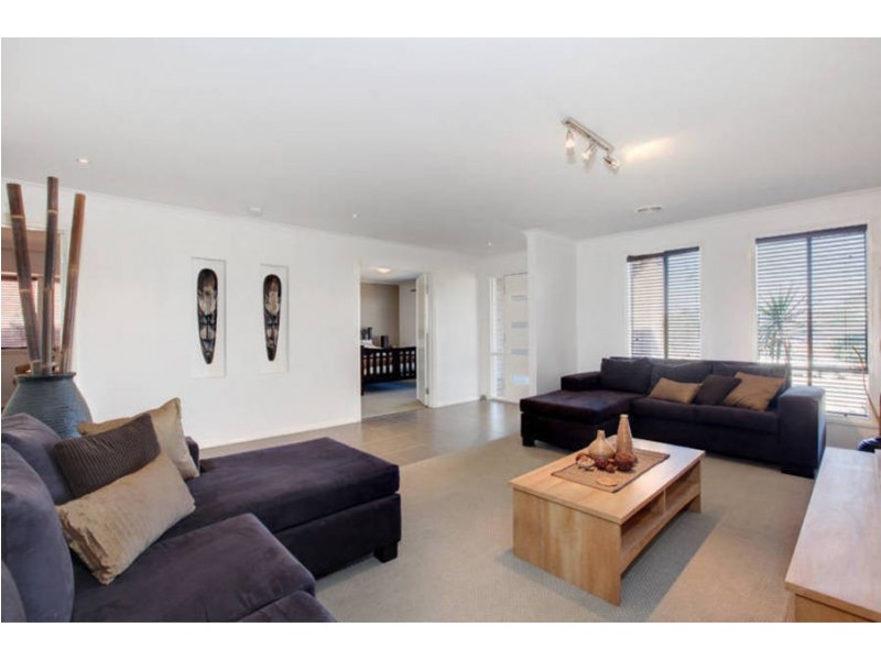 74 Black Knight Way, Kurunjang VIC 3337