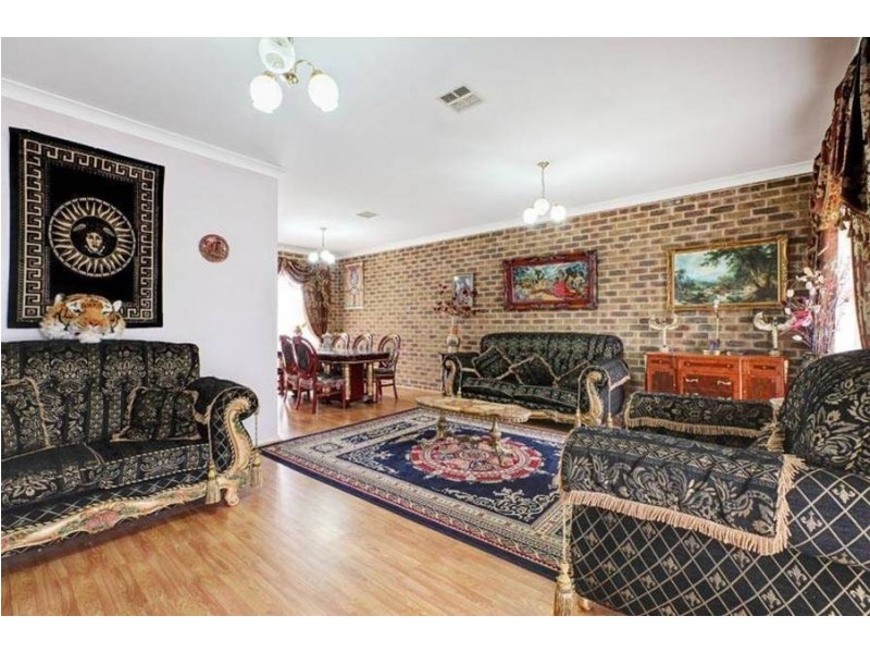 24 Gunnawarra Road, Kurunjang VIC 3337