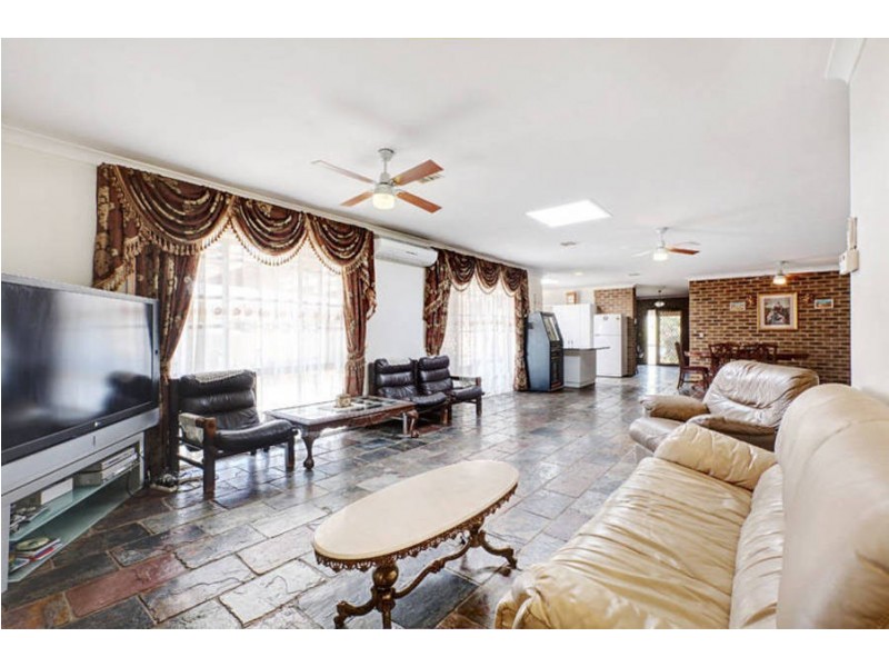 24 Gunnawarra Road, Kurunjang VIC 3337