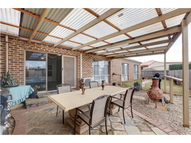 24 Gunnawarra Road, Kurunjang VIC 3337