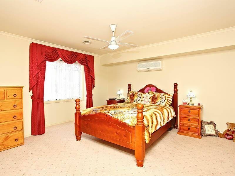 28 Maplewood Close, Brookfield VIC 3338