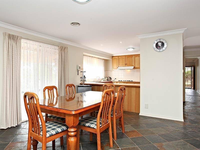 28 Maplewood Close, Brookfield VIC 3338