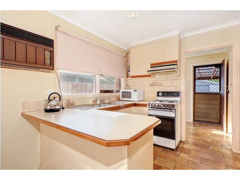 14 Blaxland Rd, Melton South VIC 3338